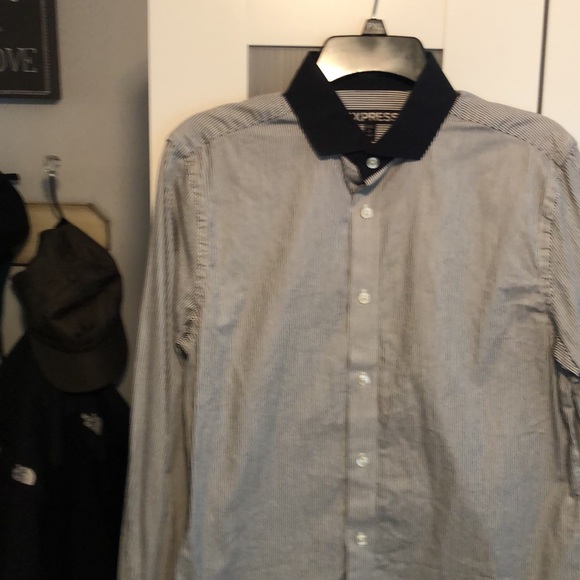Men’s Express Button Down - Picture 2 of 5
